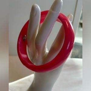 NEW Tarina Tarantino Hard Resin Pink Bracelet with swirls of lighter pink.